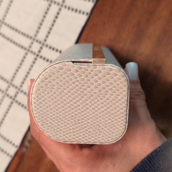 Jimmy Choo Cream eyeglasses case - Picture 4 of 4